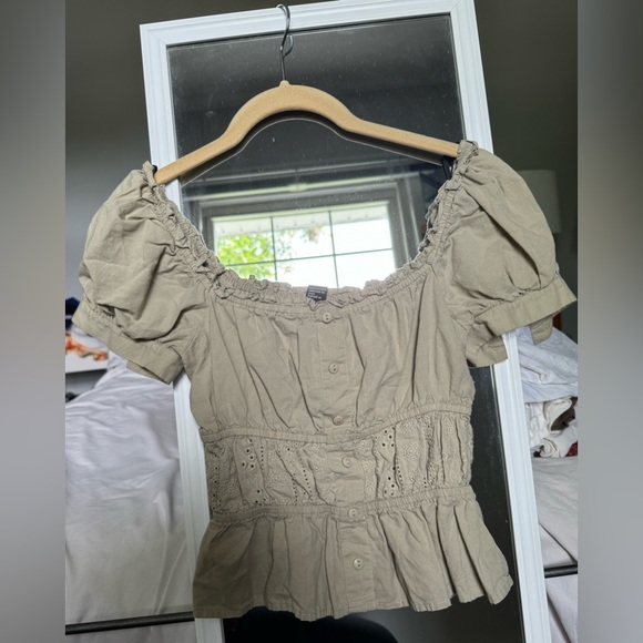 Forever 21 Light Green Puff sleeve shirt - Picture 1 of 4
